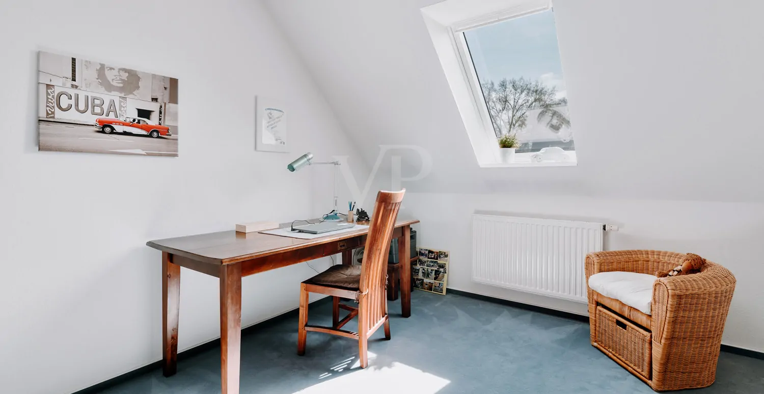 Separates Zimmer, aktuell als Büro genutzt – ideal auch für Gäste oder Hobby