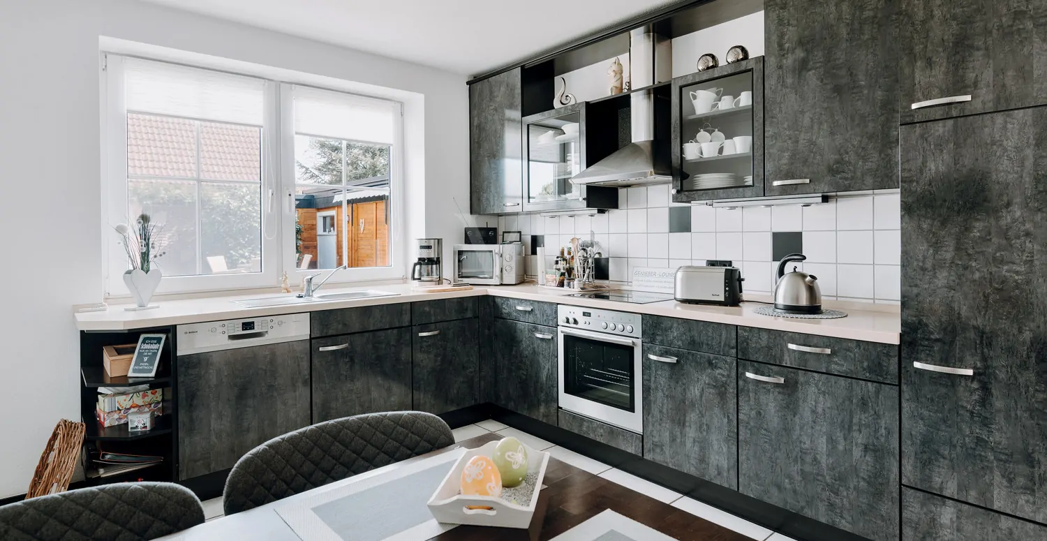 Voll ausgestattete Einbauküche mit Marken-Geräten von Siemens