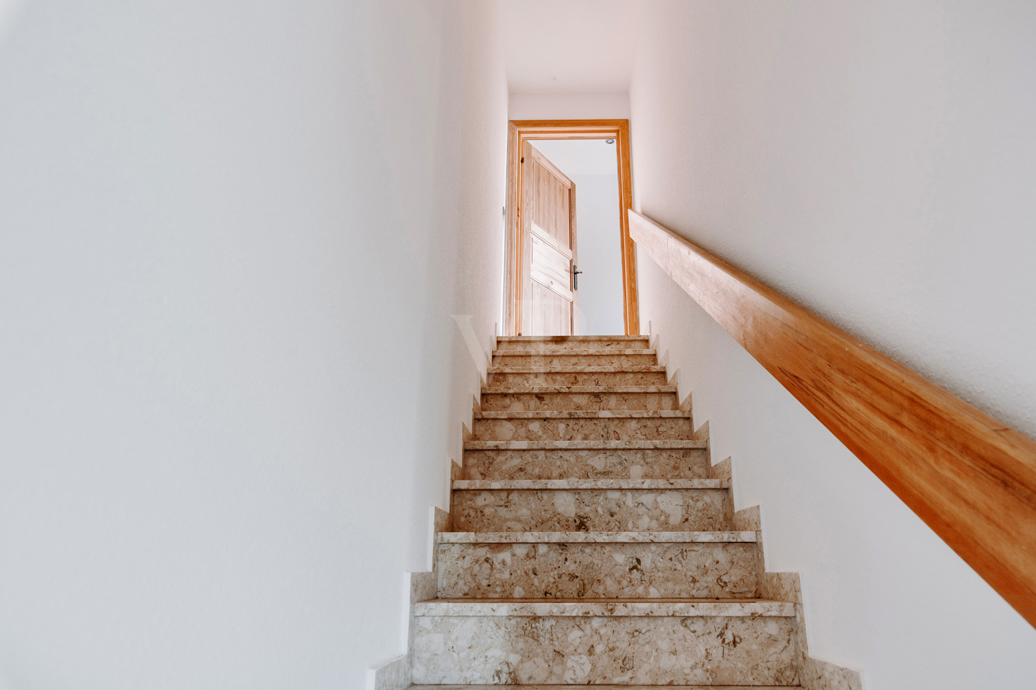 Eigener Zugang zur Wohnung im Dachgeschoss