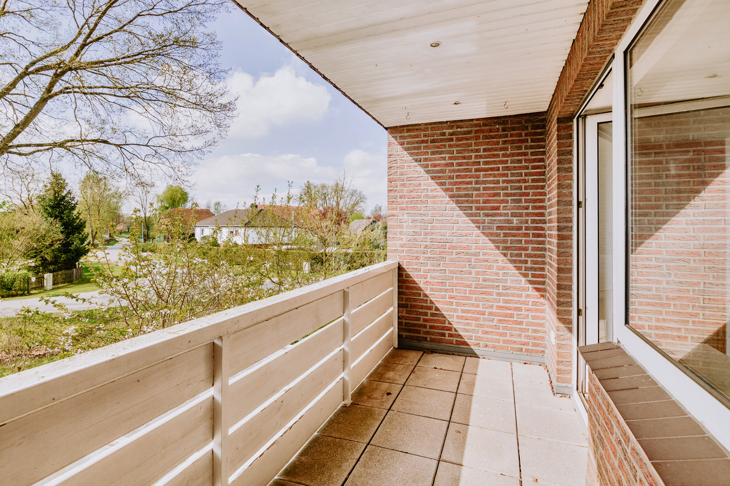 Sonniger Südbalkon im Dachgeschoss