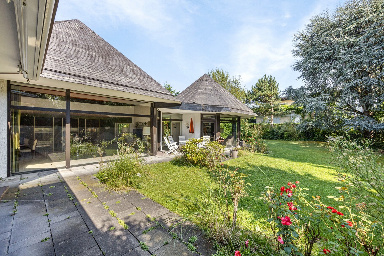 Gartenansicht mit Altbestand