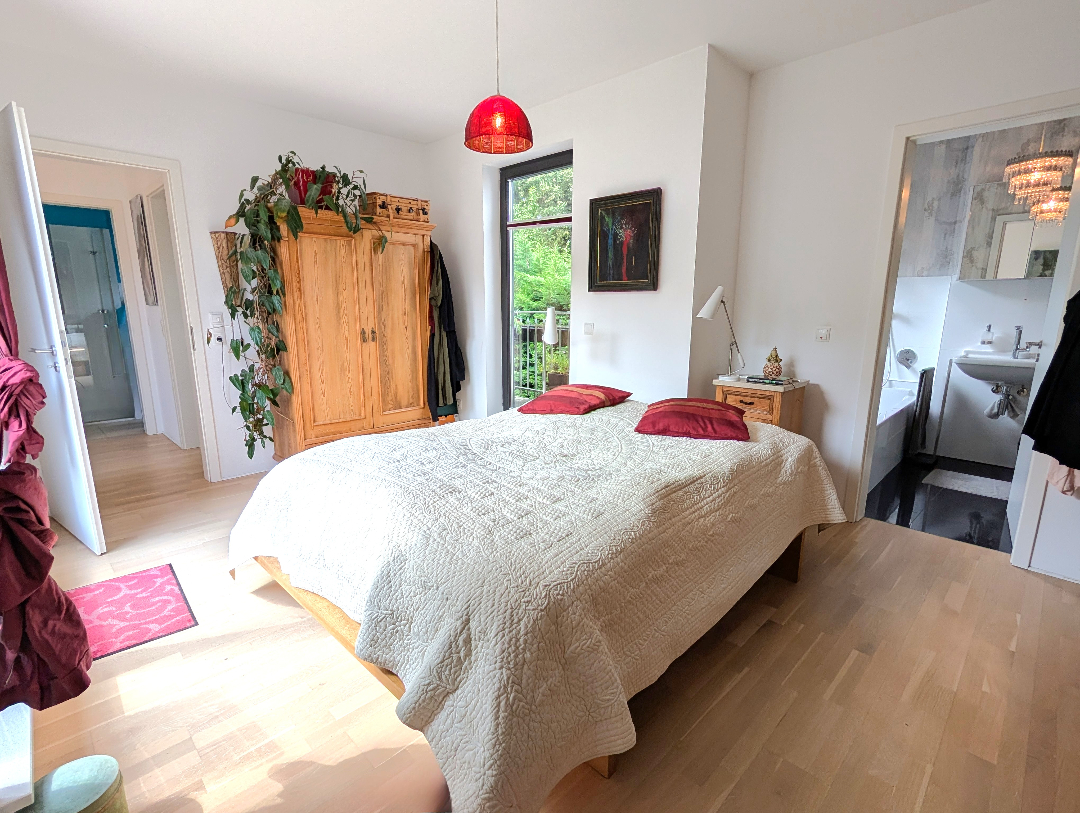 Schlafzimmer mit en-suite Badezimmer