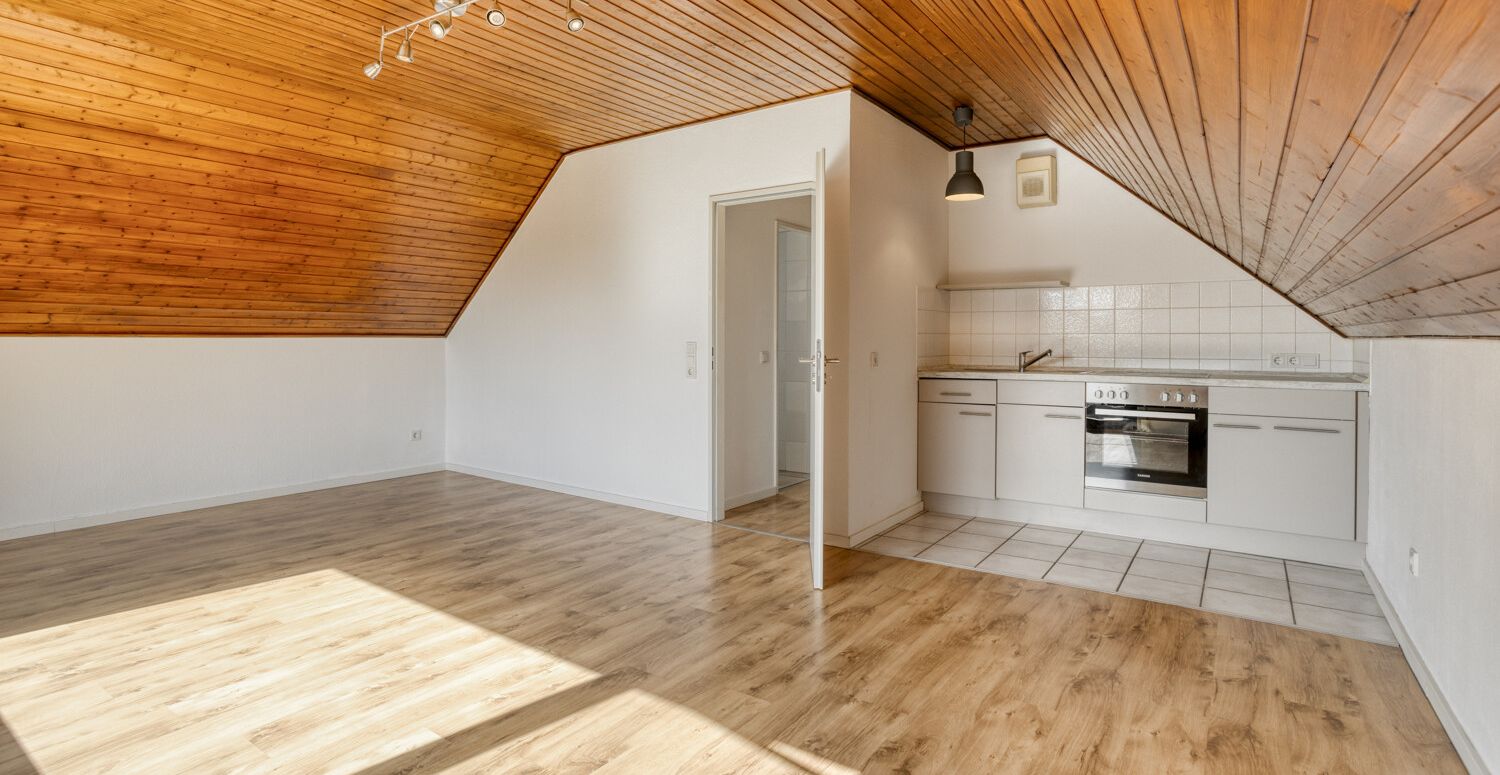 Wohnzimmer mit Küchenzeile - weiterer Blick