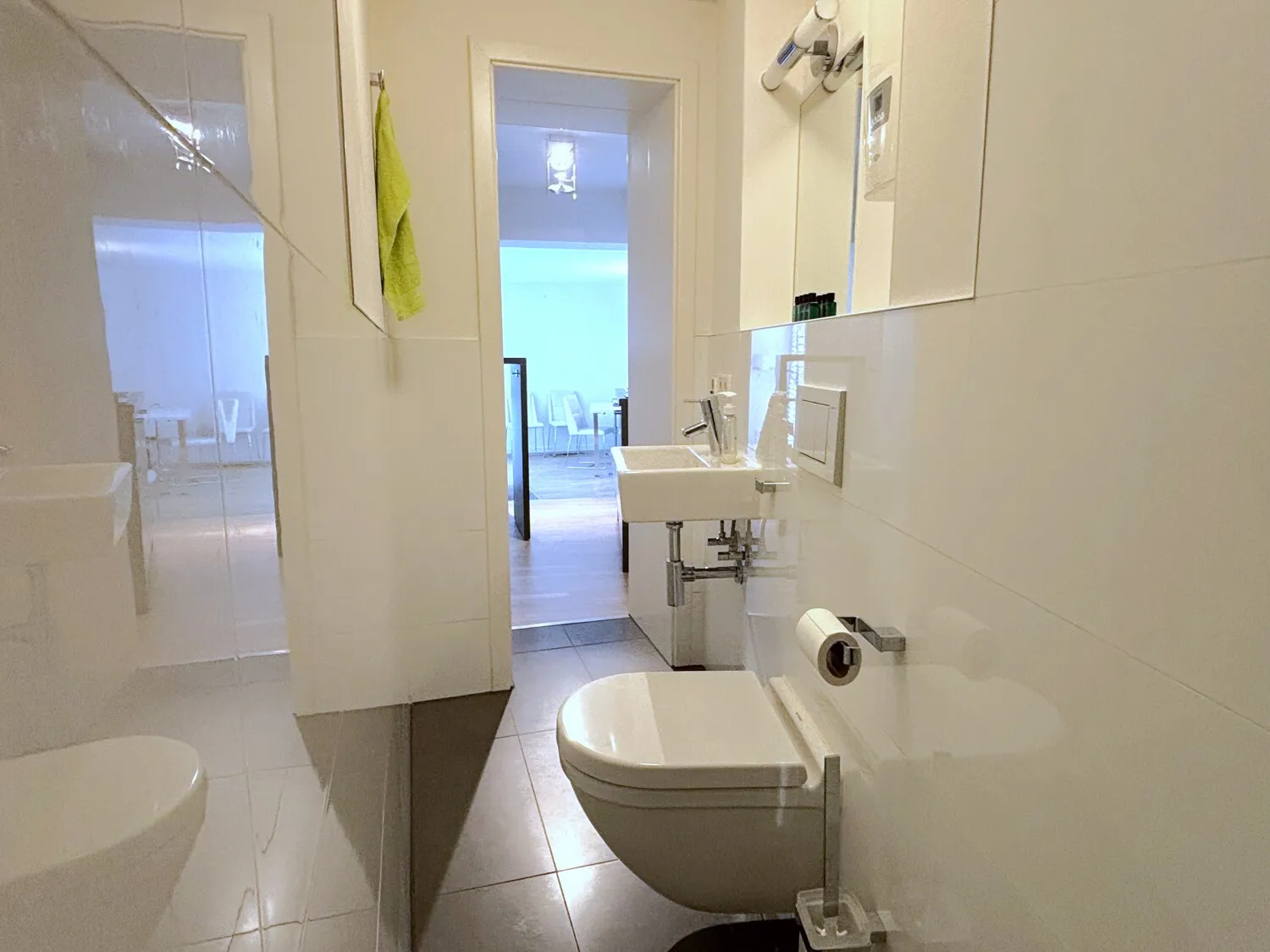 Badezimmer - weiterer Blick