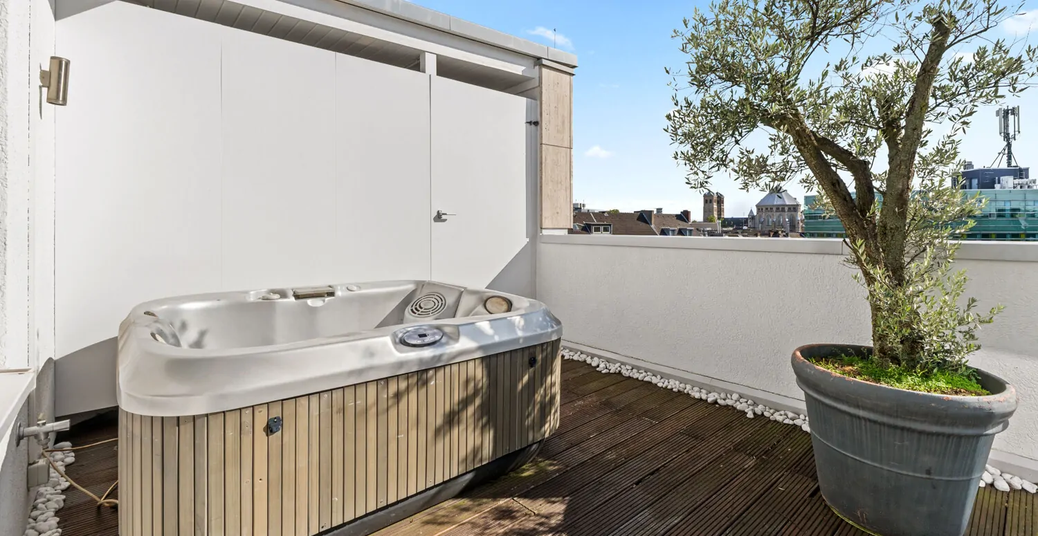 Dachterrasse mit Jacuzzi