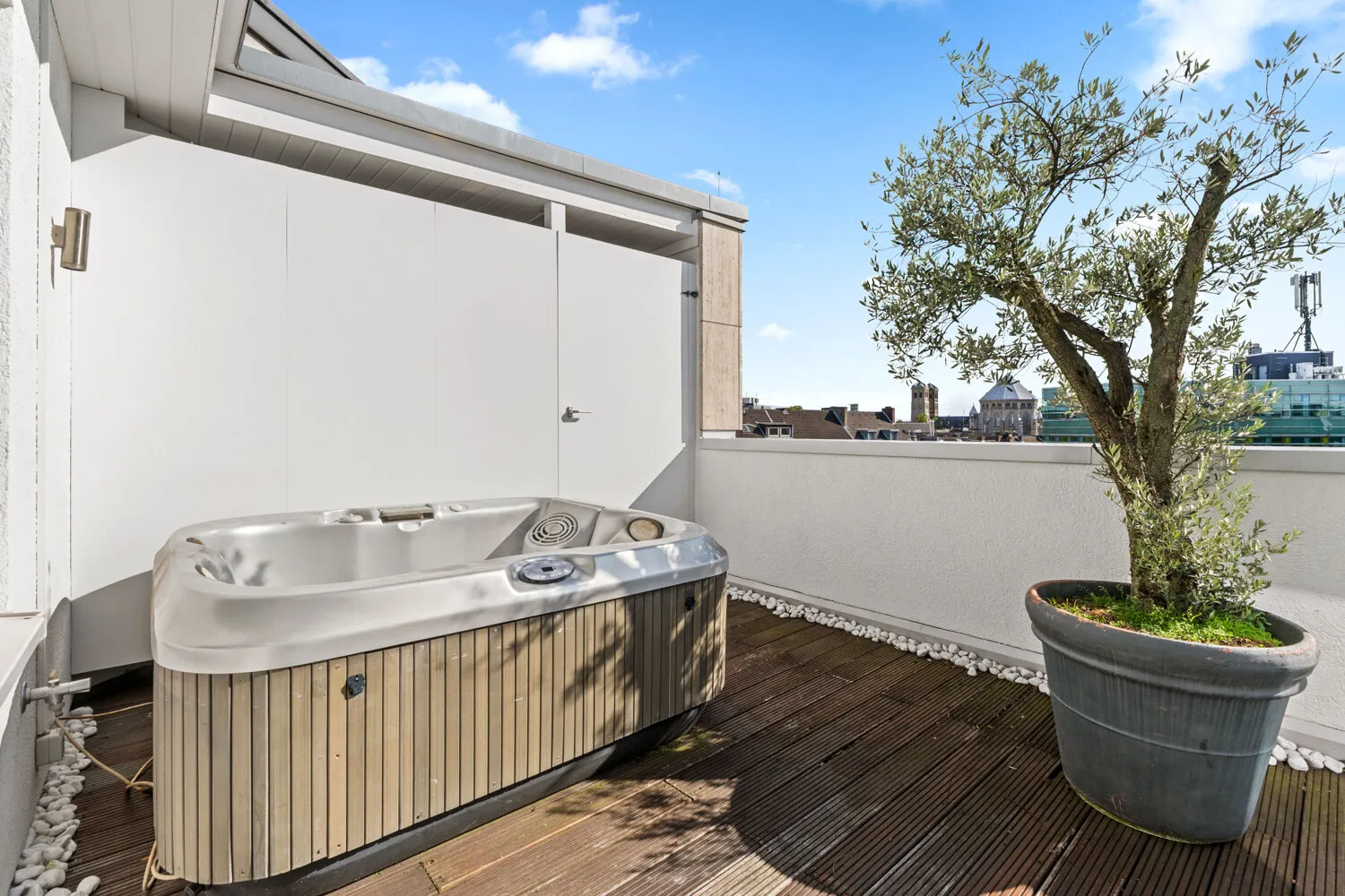 Dachterrasse mit Jacuzzi
