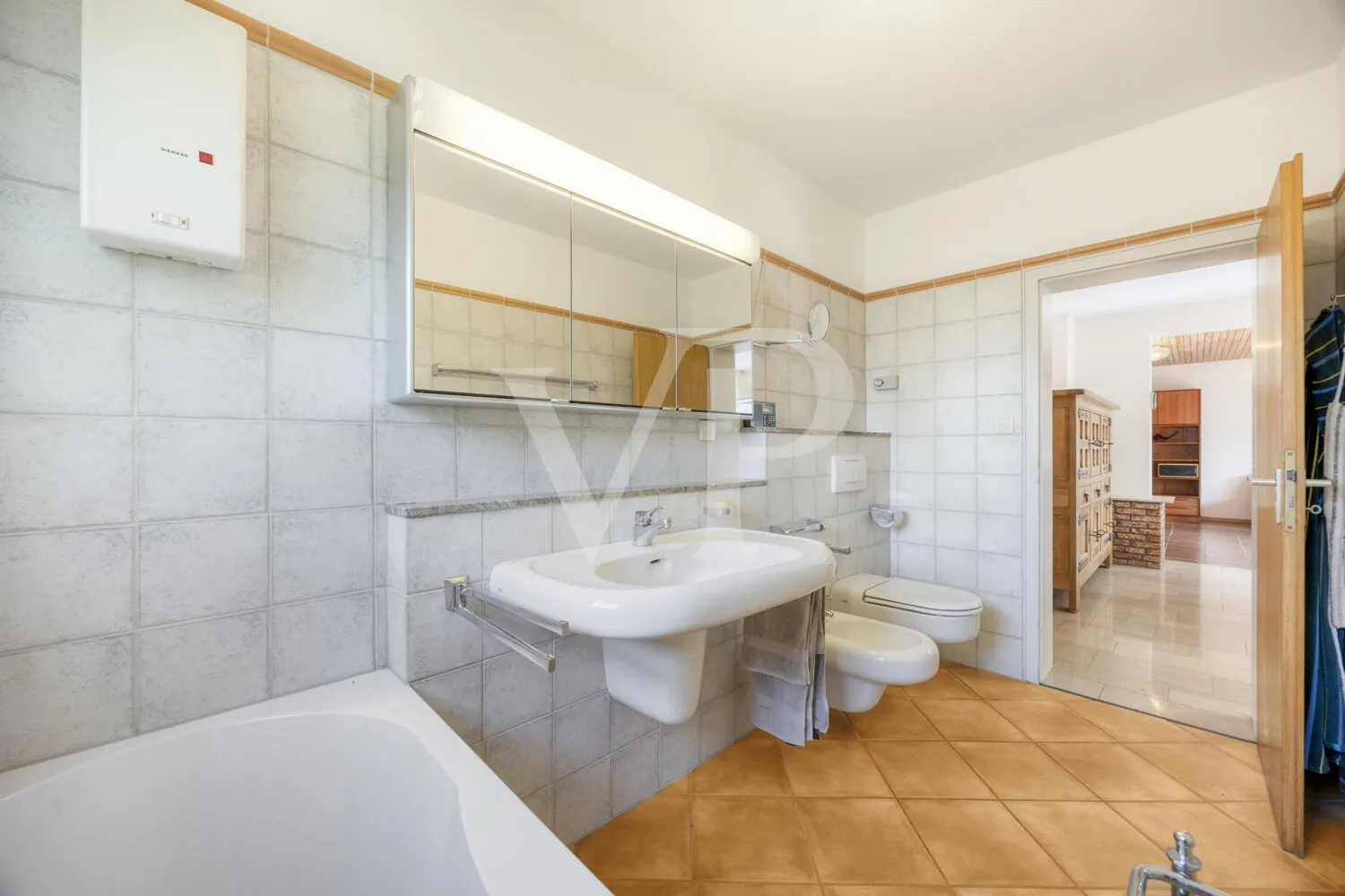 Badezimmer - weiterer Blick