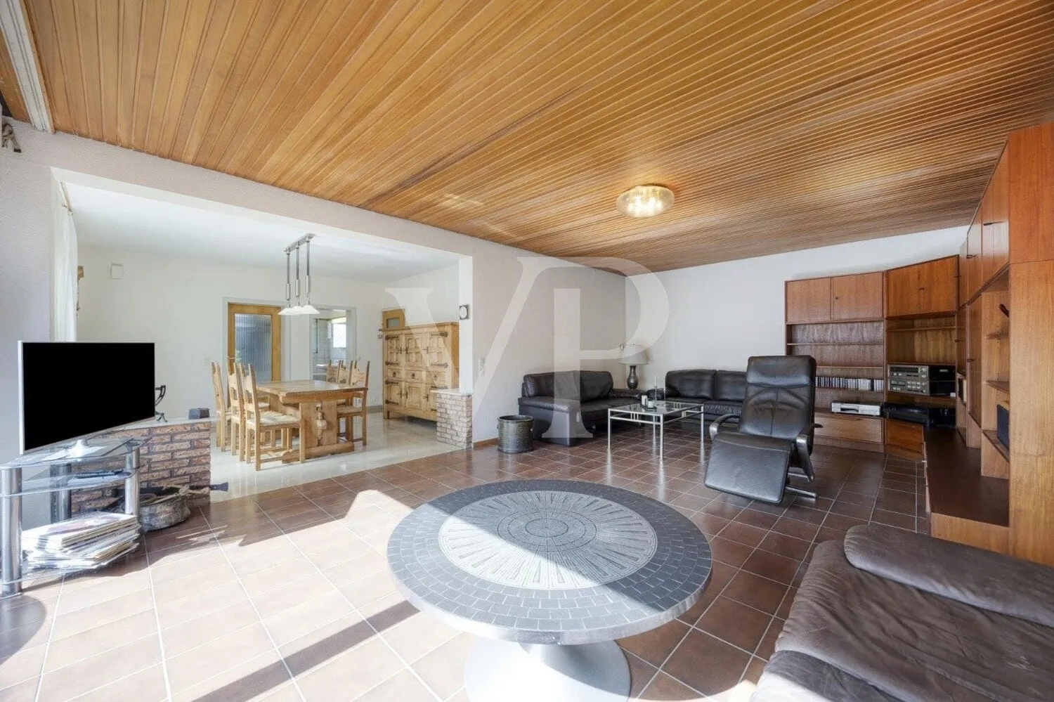 Wohnzimmer mit Blick ins Esszimmer