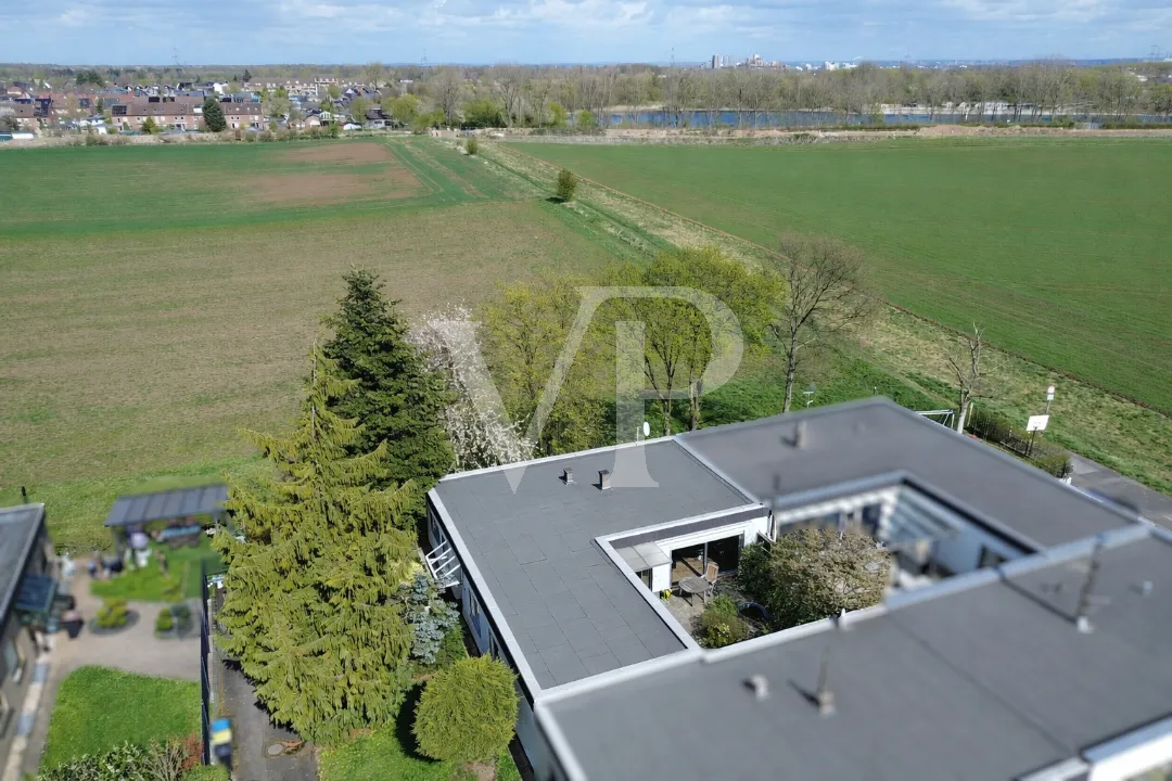 Luftbild mit Seeblick