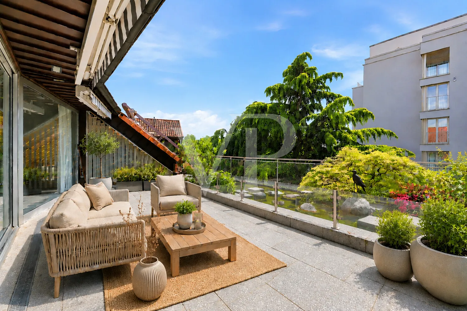 Terrasse mit Teich - Wohnbeispiel