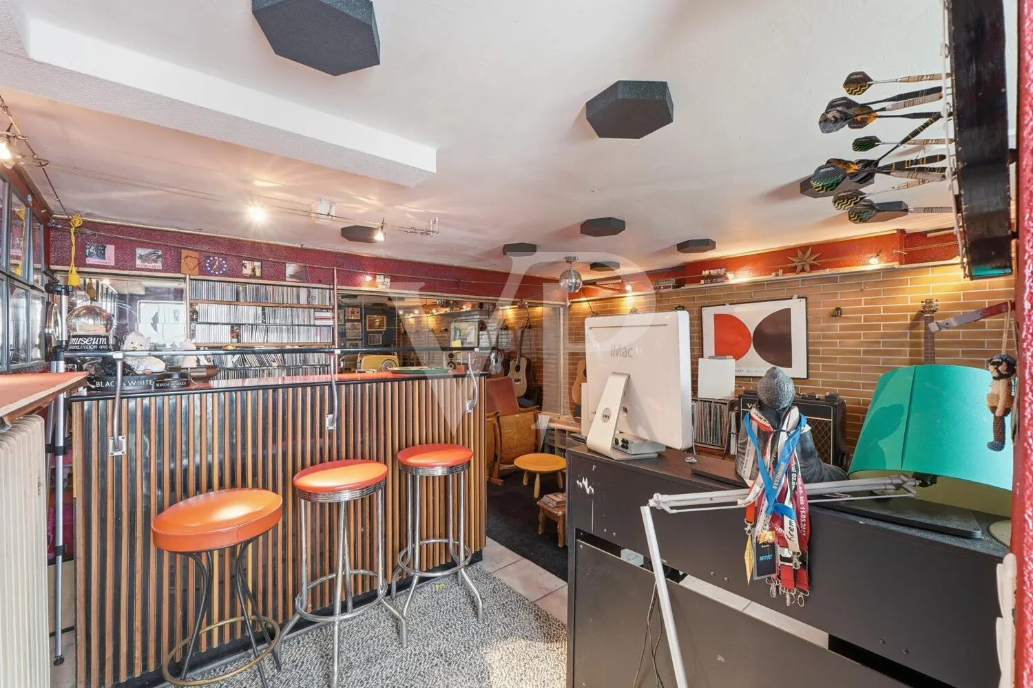 Bar und Hobbyraum im KG