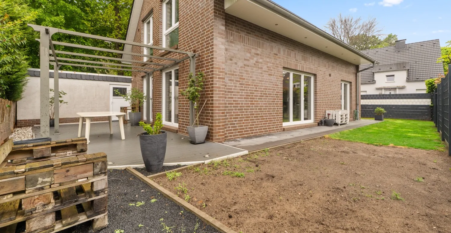 Garten mit Blick auf die Terrasse