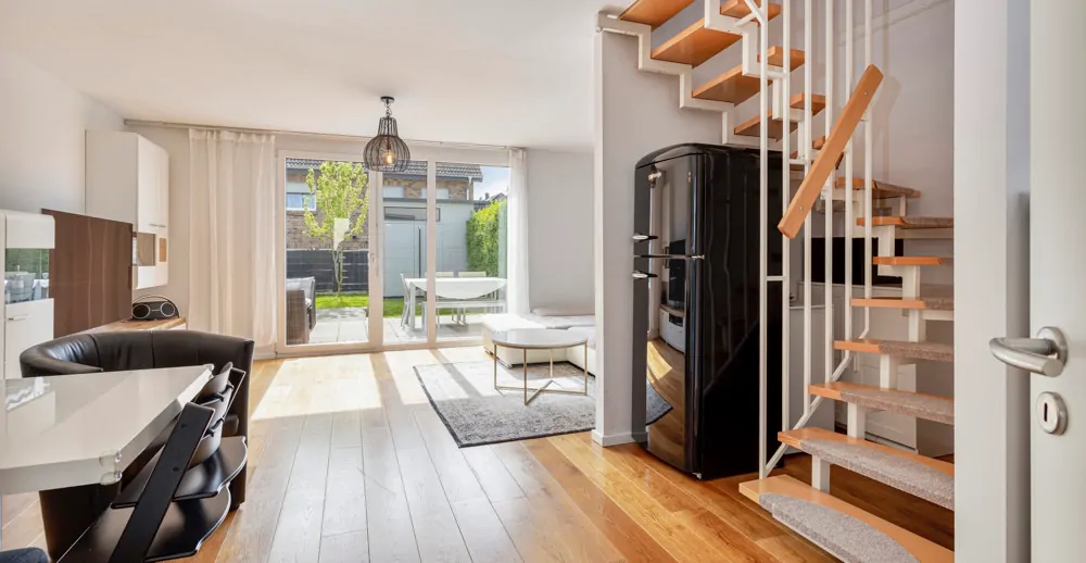 Essbereich - Blick ins Wohnzimmer