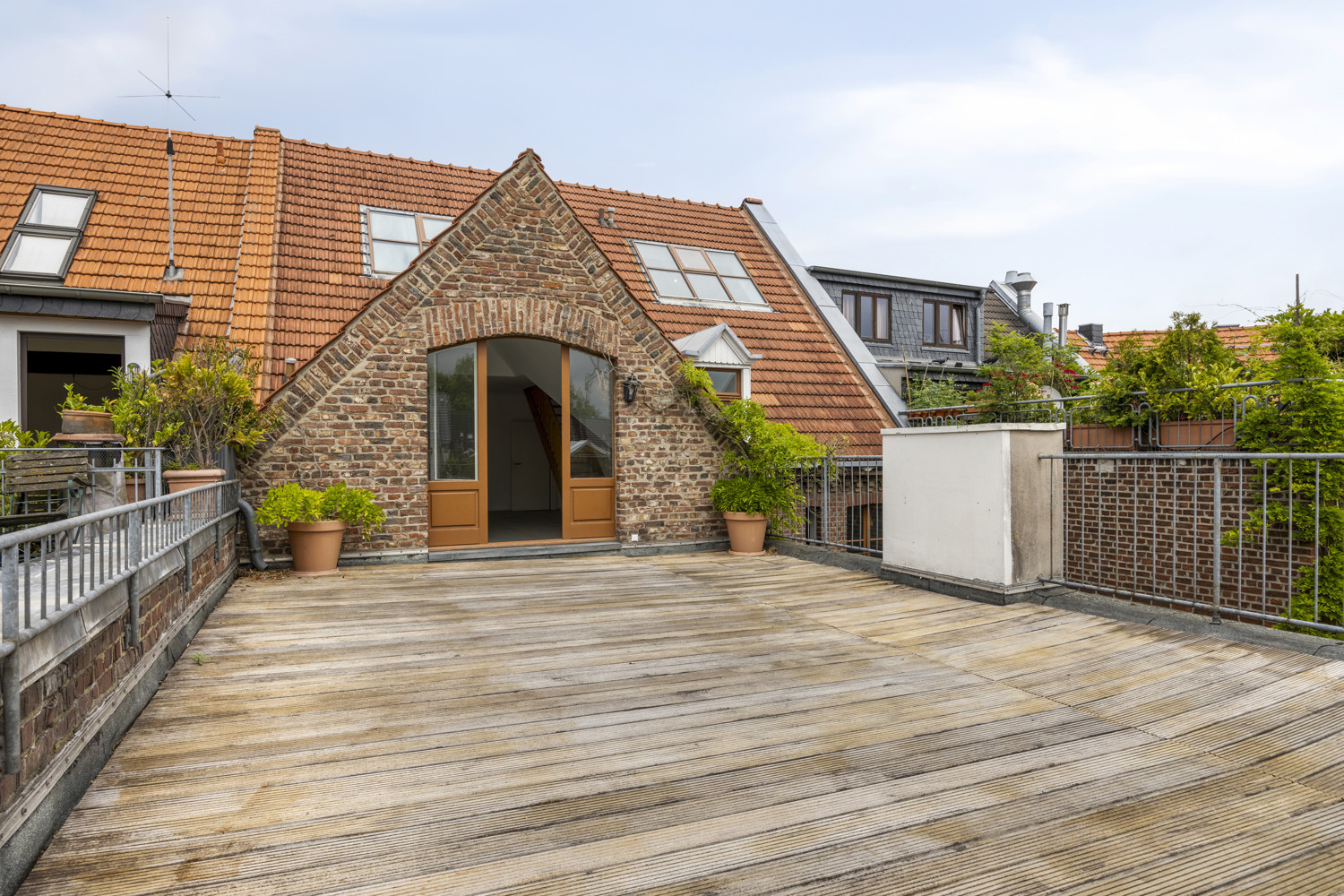 Dachterrasse -erste Ebene  weiterer Blick