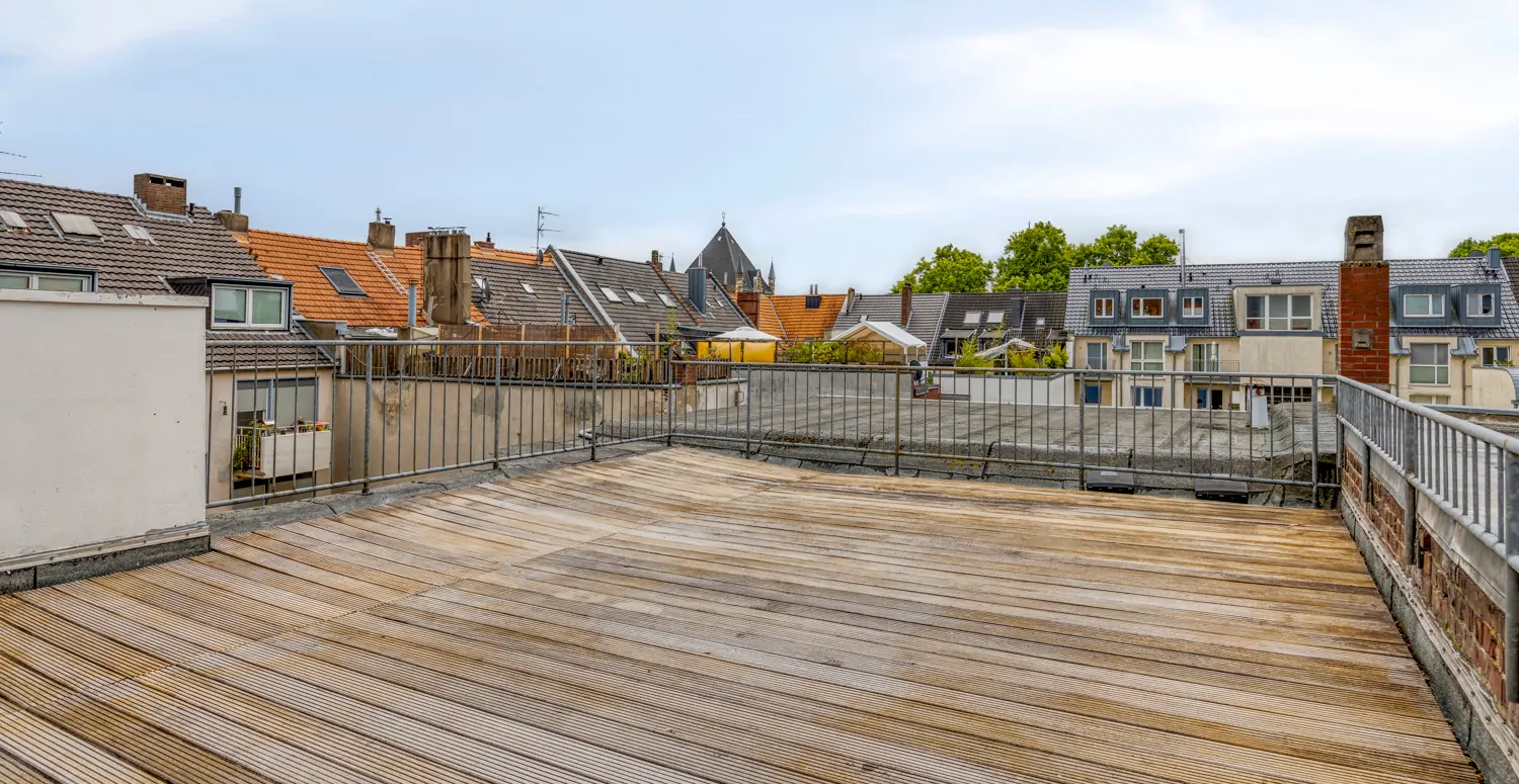Dachterrasse erste Ebene