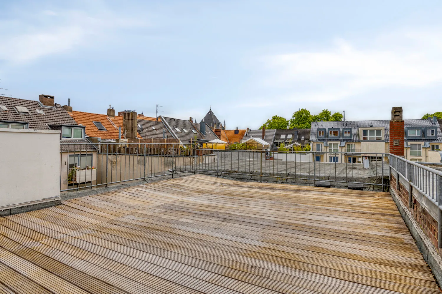 Dachterrasse erste Ebene