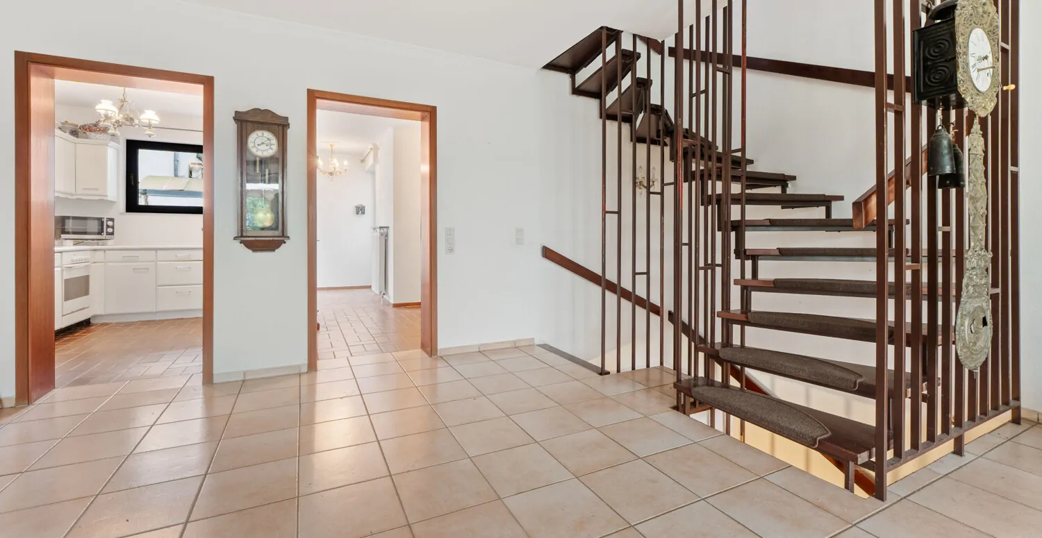 Treppe ins Obergeschoss