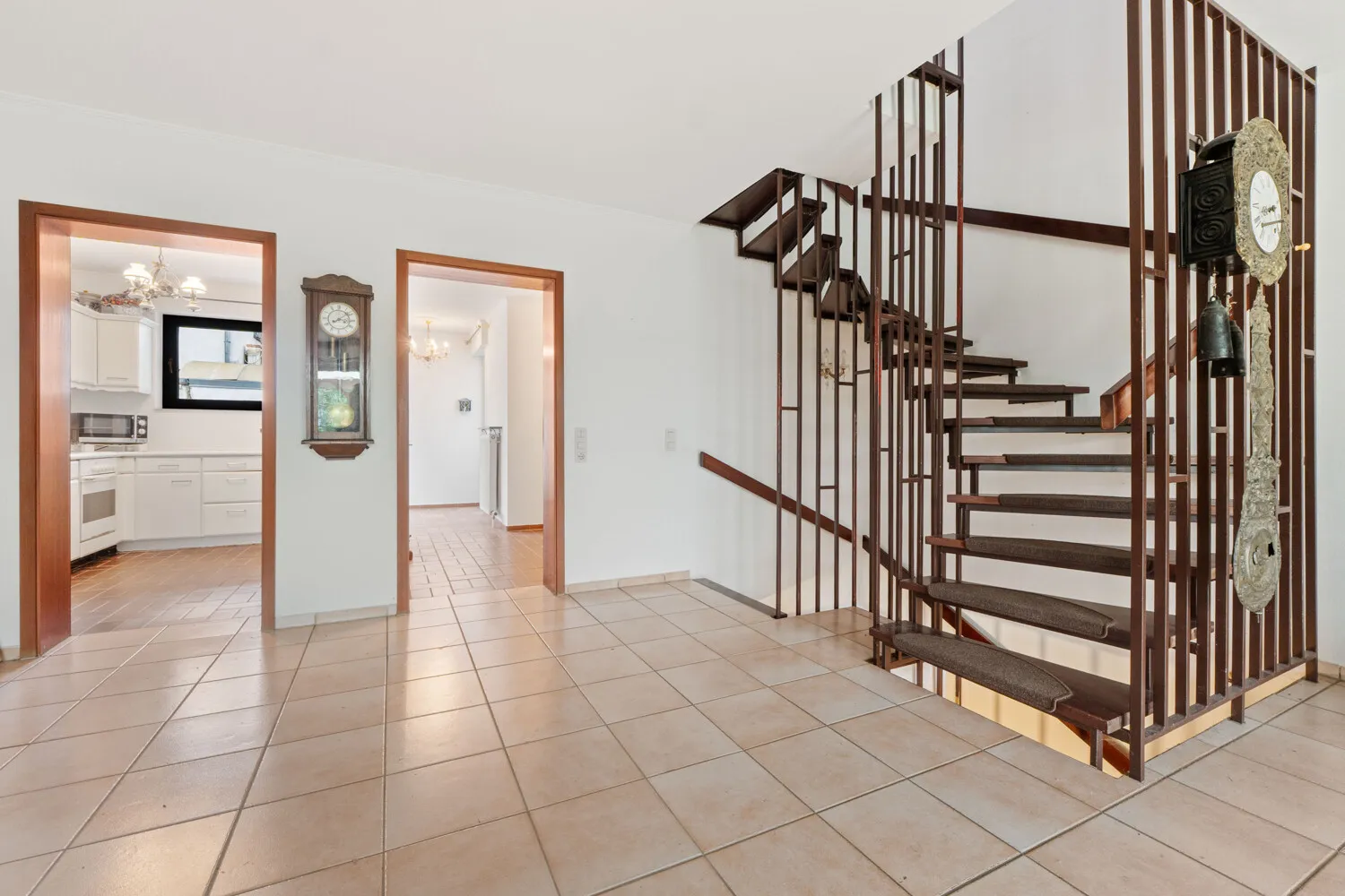 Treppe ins Obergeschoss