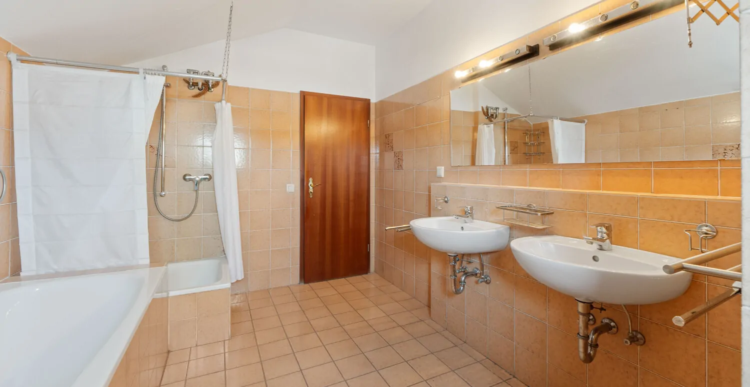 Badezimmer - weiterer Blick