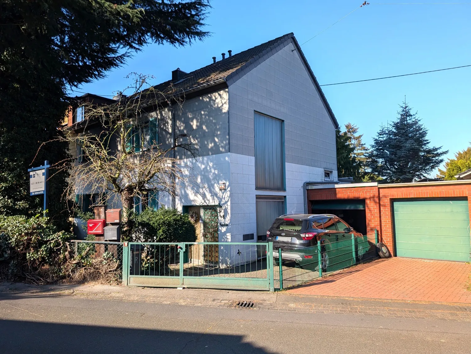 Living, working, investing – three-family house with a spacious garden