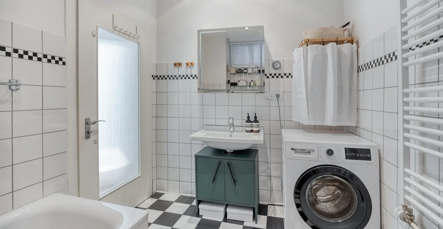 Badezimmer - weiterer Blick