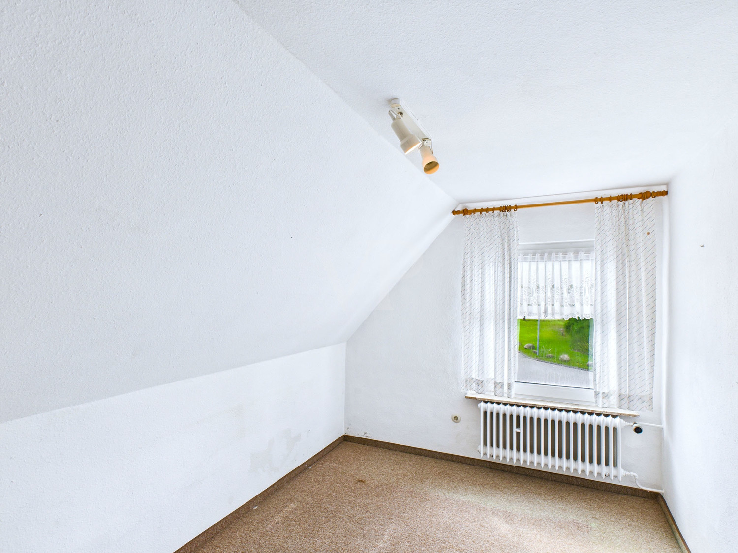 Schlafzimmer (DG)