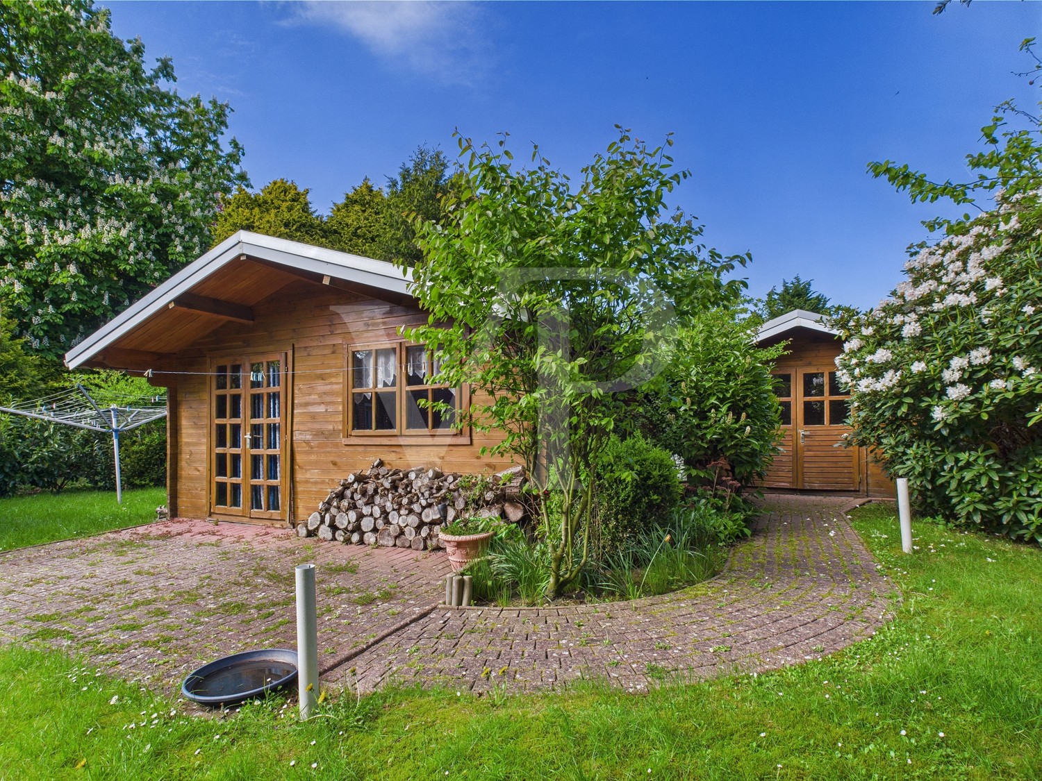 Garten mit Gartenhaus