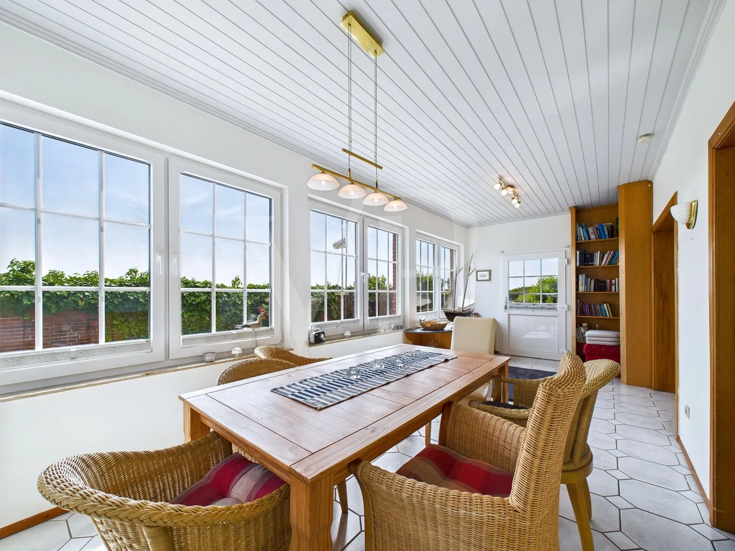 Nagyszerű helyen, Juist utcában - Hagyományos apartmanház eladó