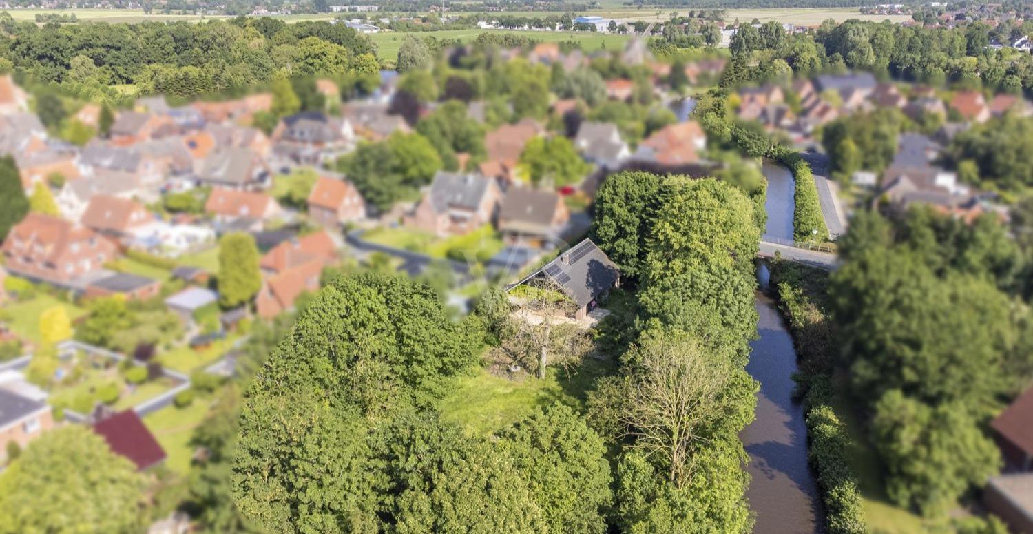 Ihr Platz am Wasser – Großzügiges Familienanwesen auf einem idyllischen Grundstück