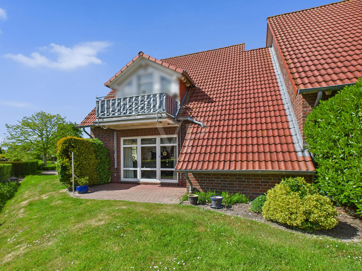 Terrasse mit Gartenanteil
