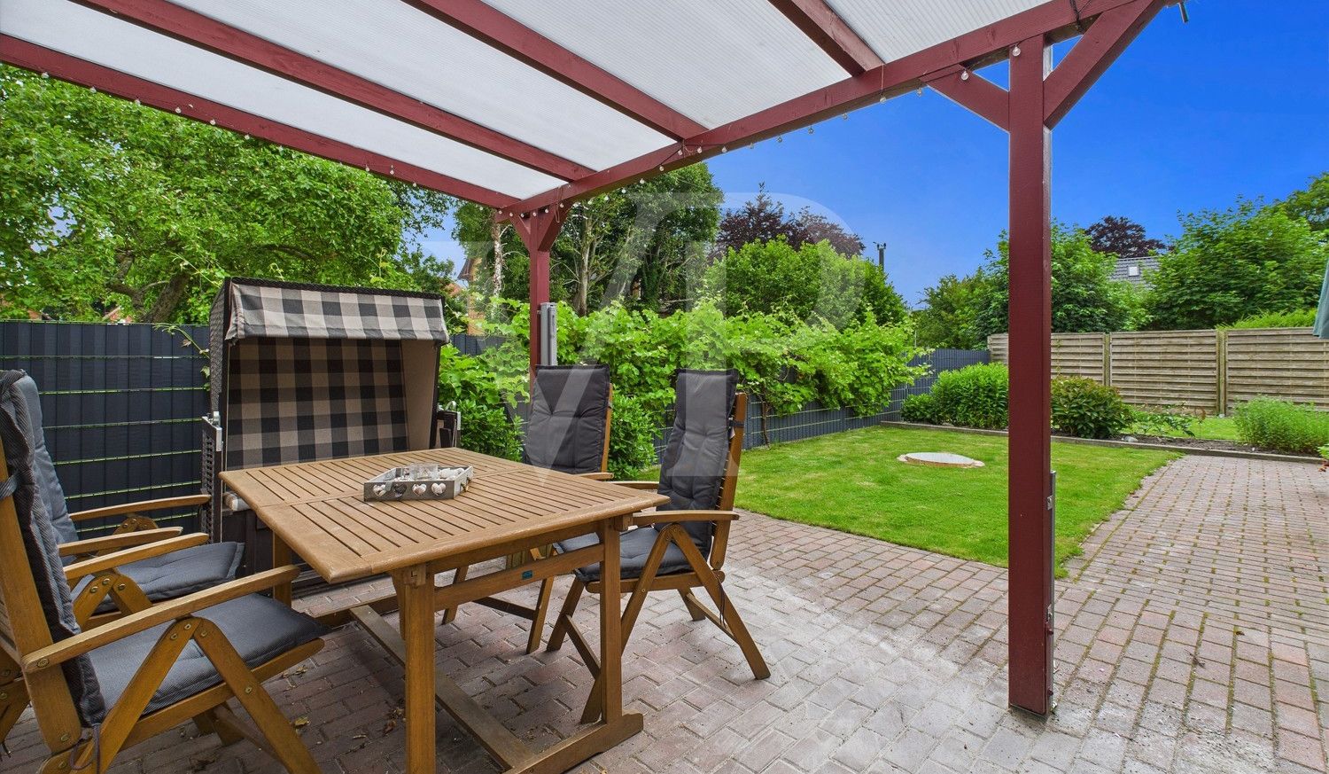 Terrasse mit Garten