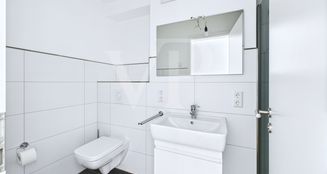 von_poll_real_estate_property_253350502_image_3