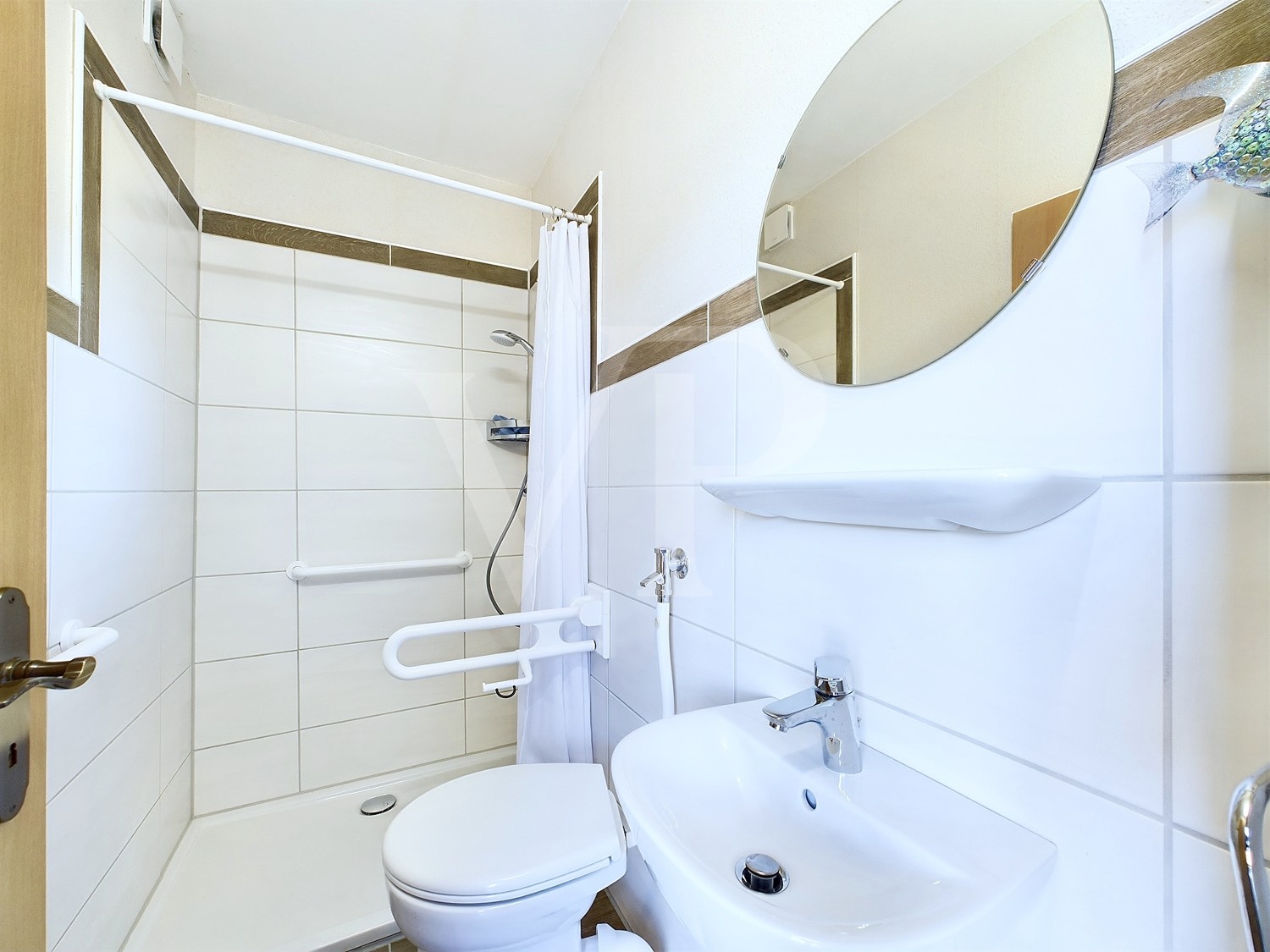 Badezimmer (EG)