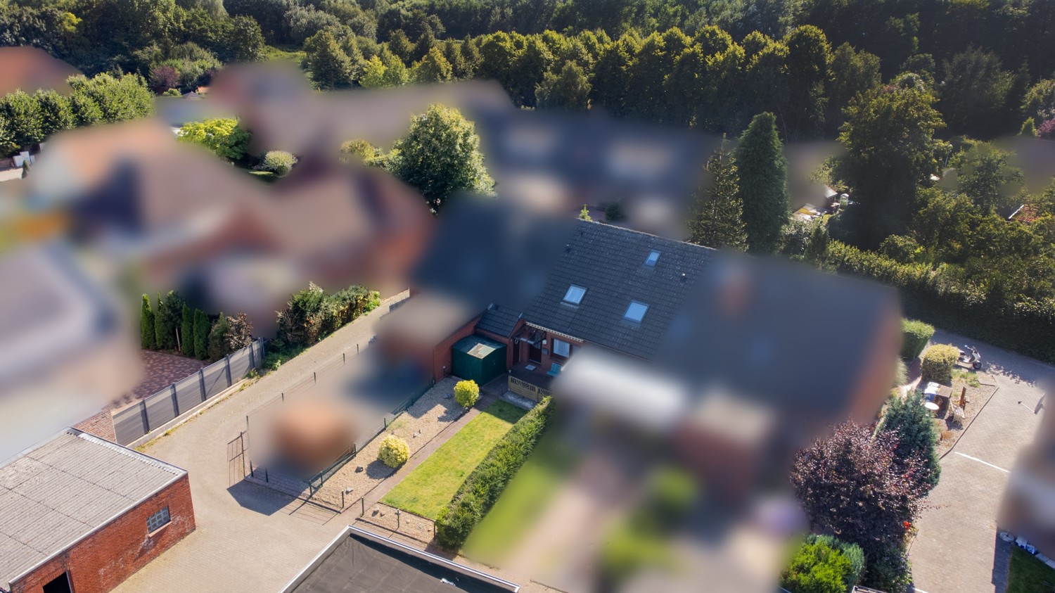 Gepflegtes Reihenmittelhaus mit Garten und Garage in Borssum