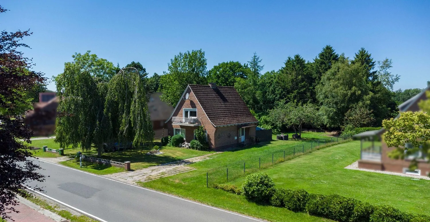 Vermietetes Zweifamilienhaus in Ihlow - Renditeobjekt mit großem Grundstück