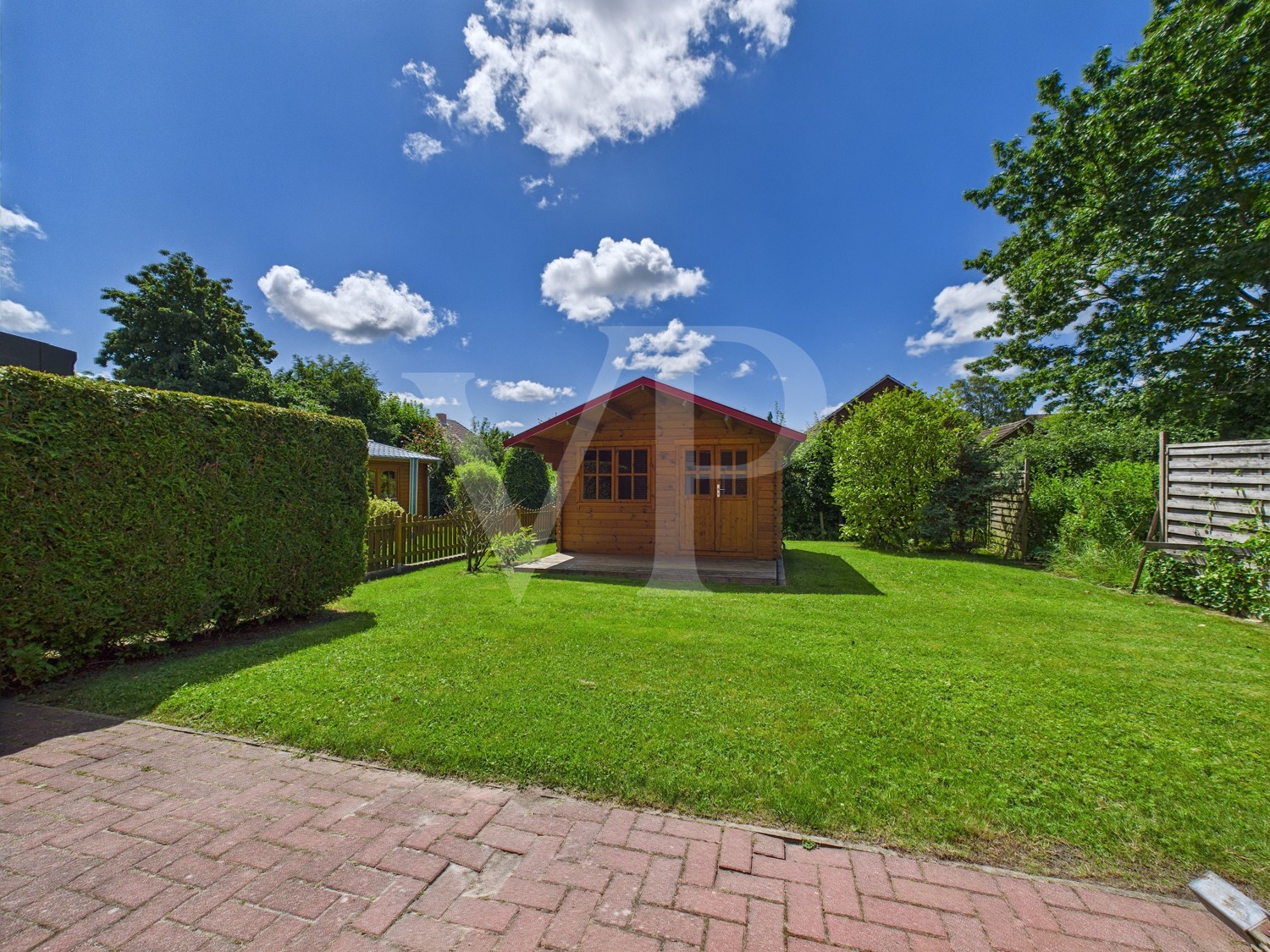 Garten mit Gartenhaus