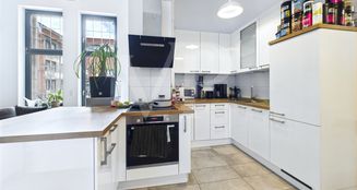 von_poll_real_estate_property_253350504_image_1