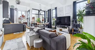 von_poll_real_estate_property_253350506_image_0