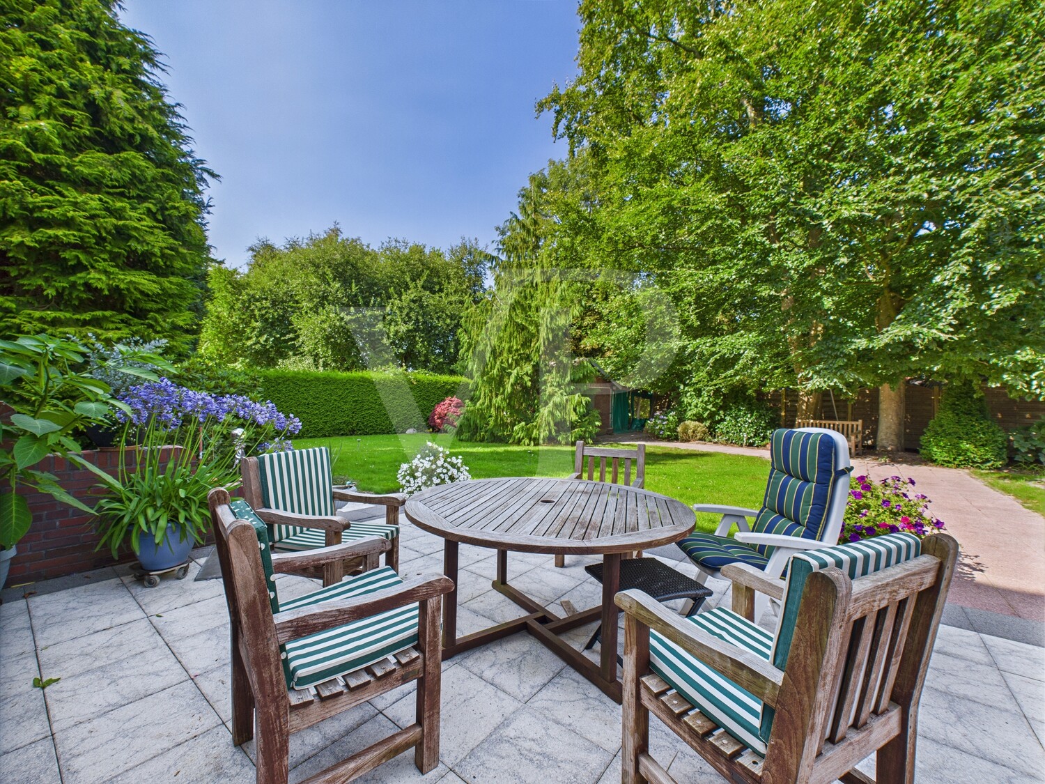 Terrasse und Garten