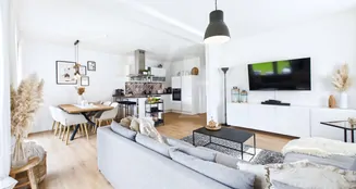 von_poll_real_estate_property_253350951_image_0