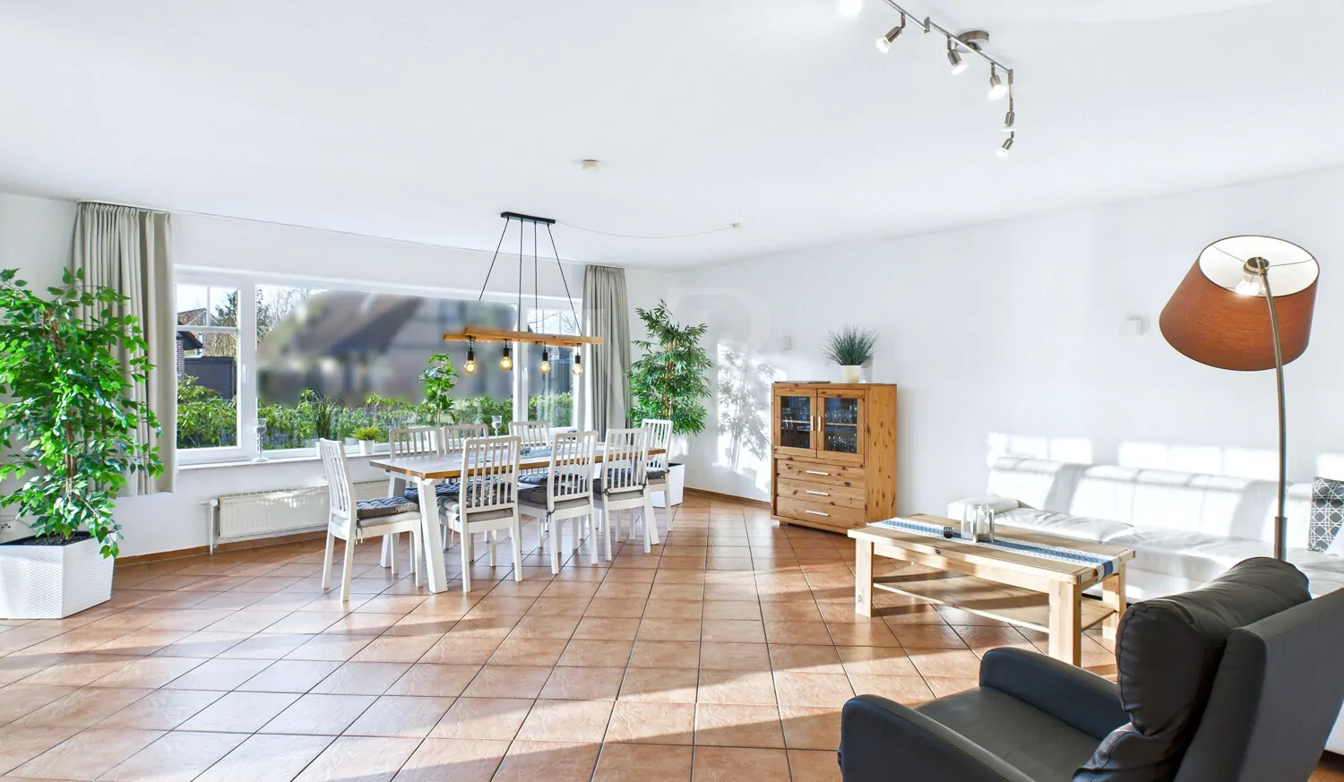 großzügiger und heller Wohnbereich