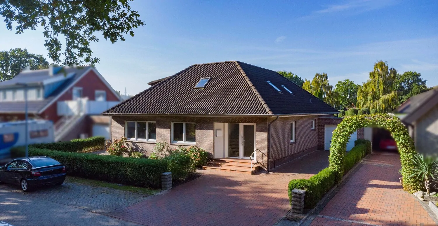 Wohnen oder vermieten in bevorzugter Lage – modernisiertes Zweifamilienhaus