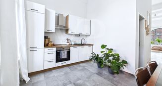von_poll_real_estate_property_2533505011_image_1