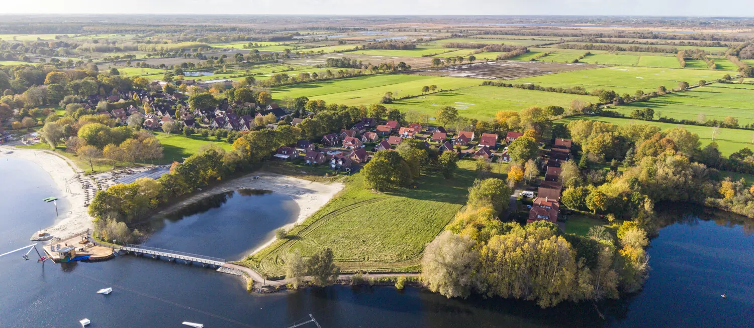 Badesee mit Wakeboard Anlage