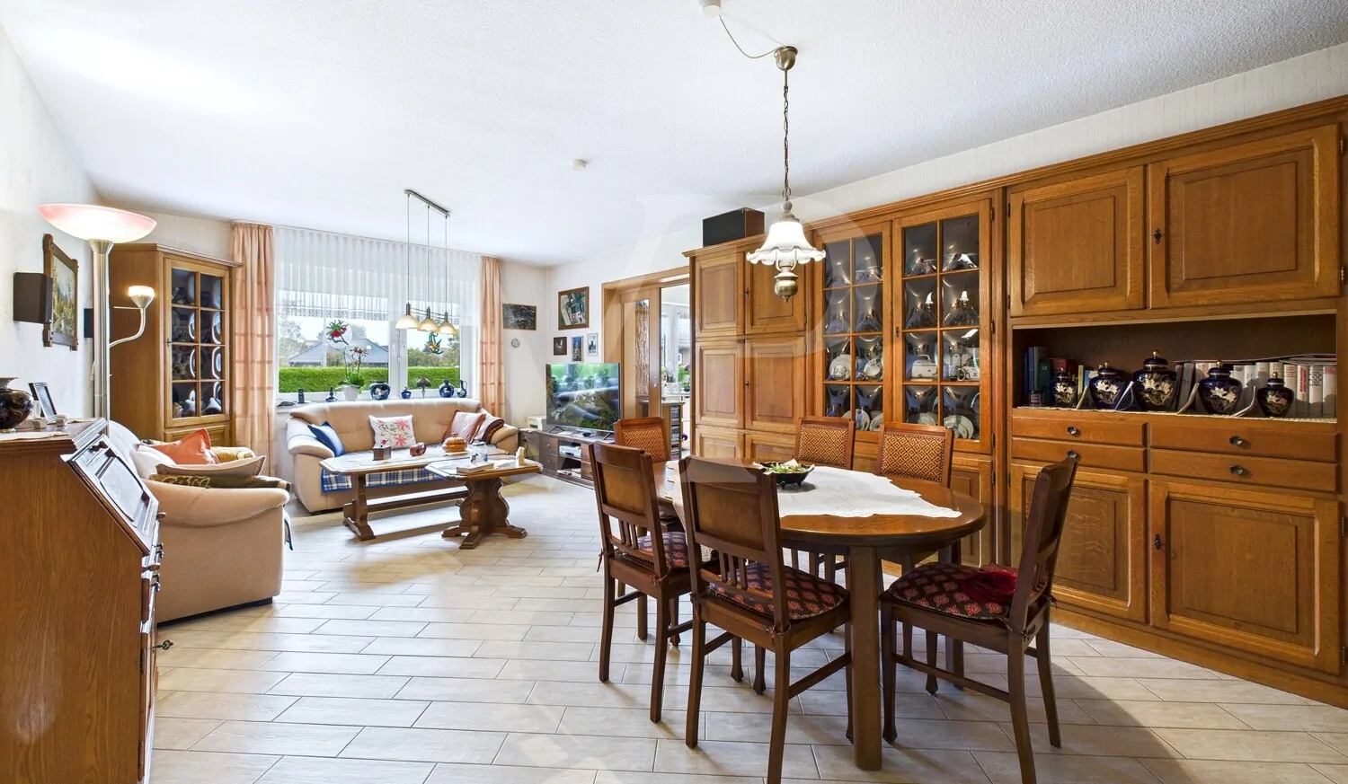 Offener Wohn- und Essbereich