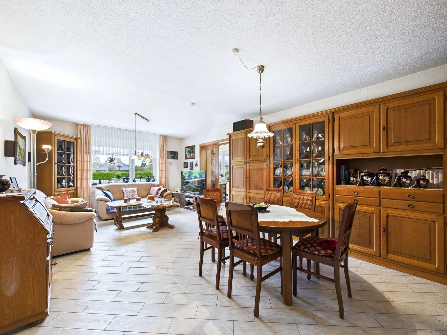 Offener Wohn- und Essbereich