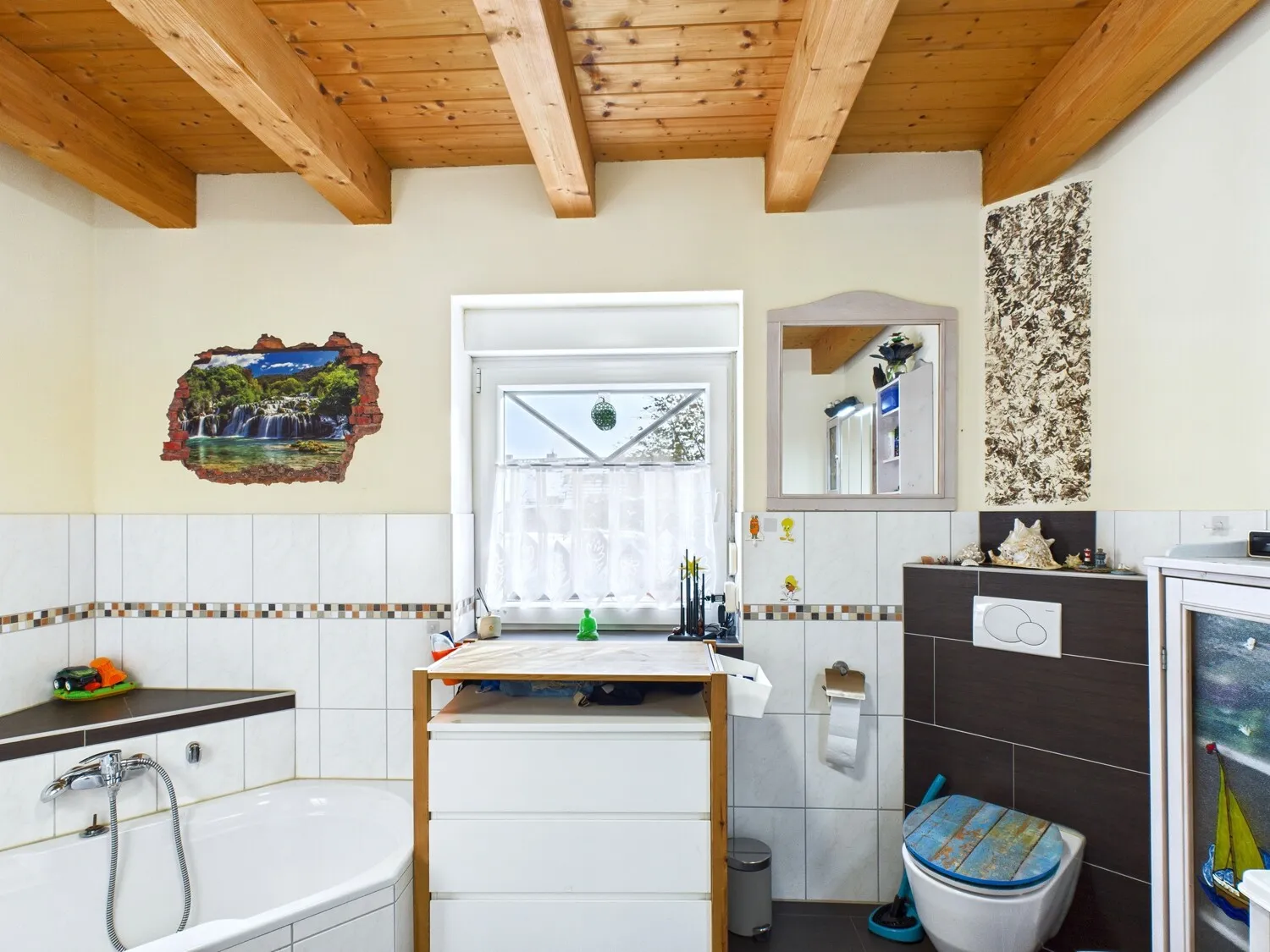 Vollbad mit Dusche & Badewanne