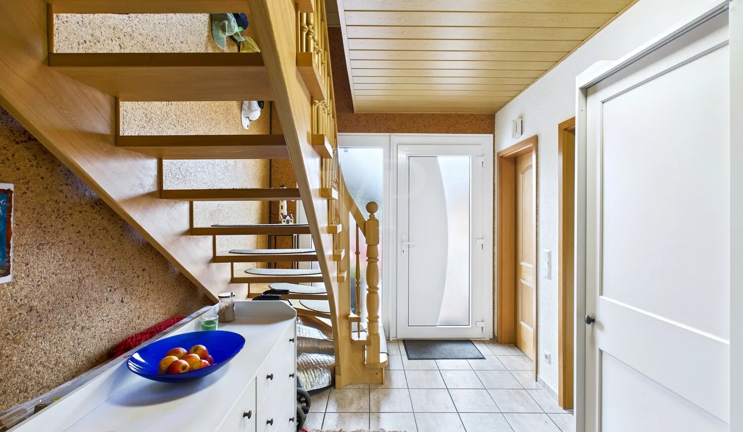 Flur mit Treppenaufgang