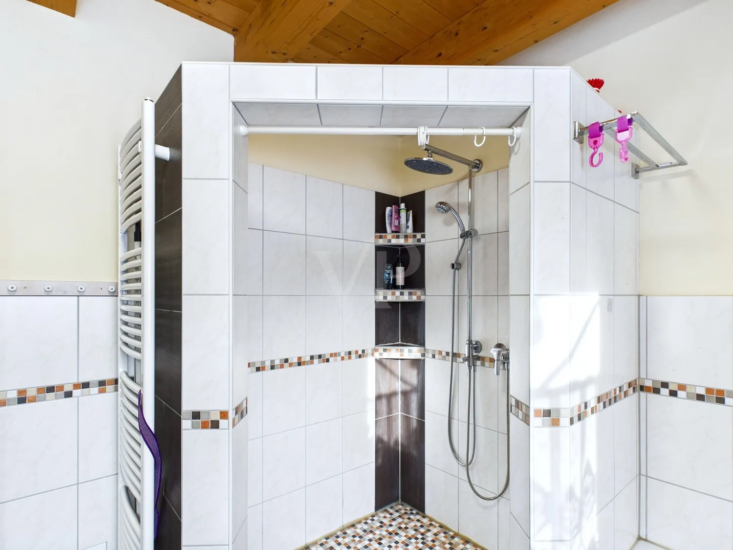 Rollstuhlgerechte ebenerdige Dusche