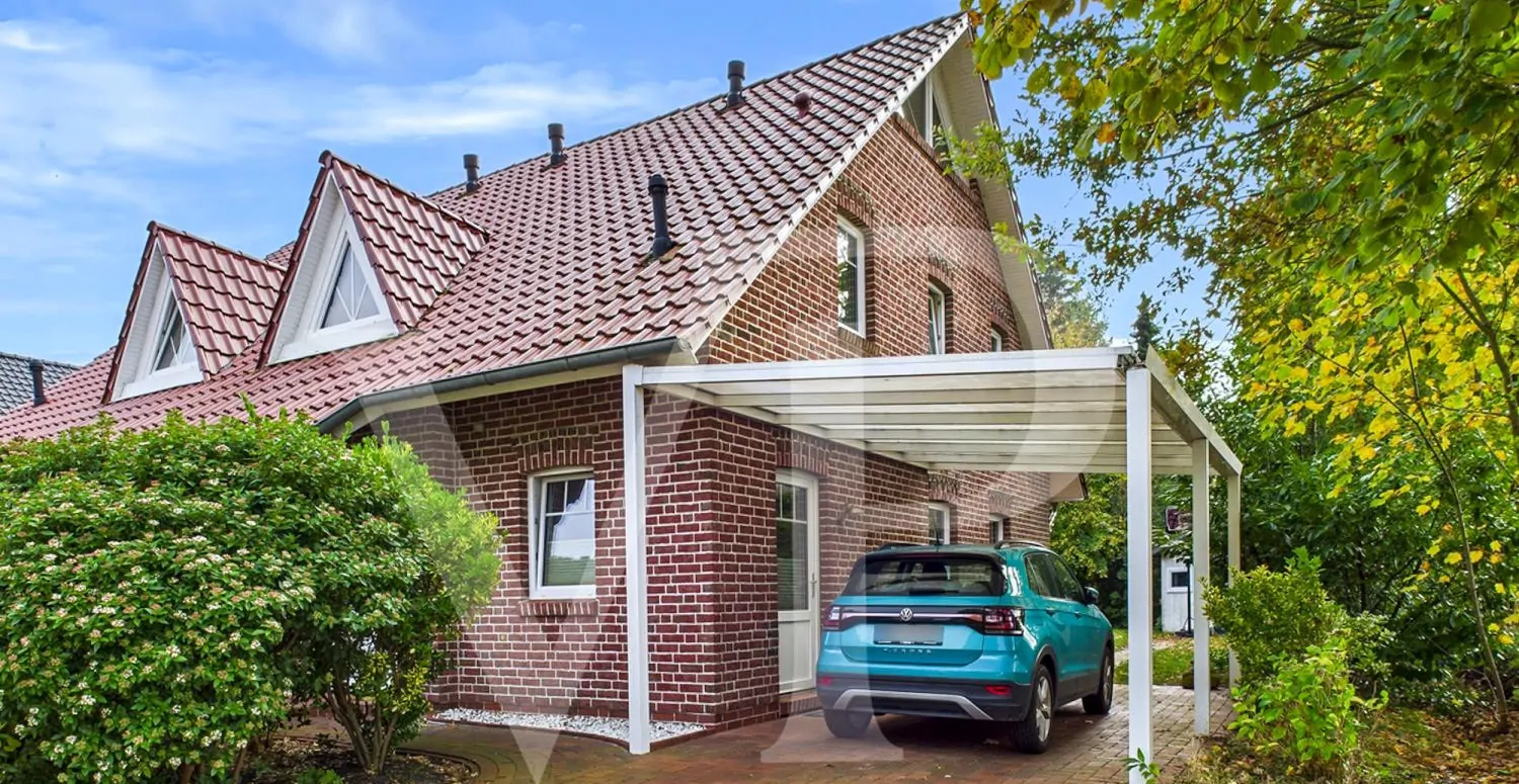 Sehr gepflegte Energieeffiziente DHH mit PV und Carport in begehrter Lage von Aurich